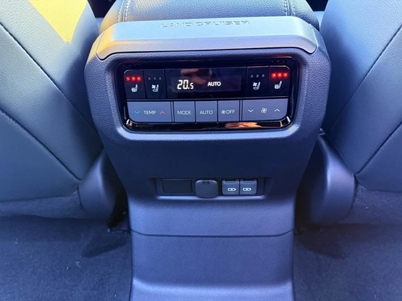 Toyota Land cruiser 2.8 D-4D = NEW = Tec Гаранция, снимка 15 - Автомобили и джипове - 52930244