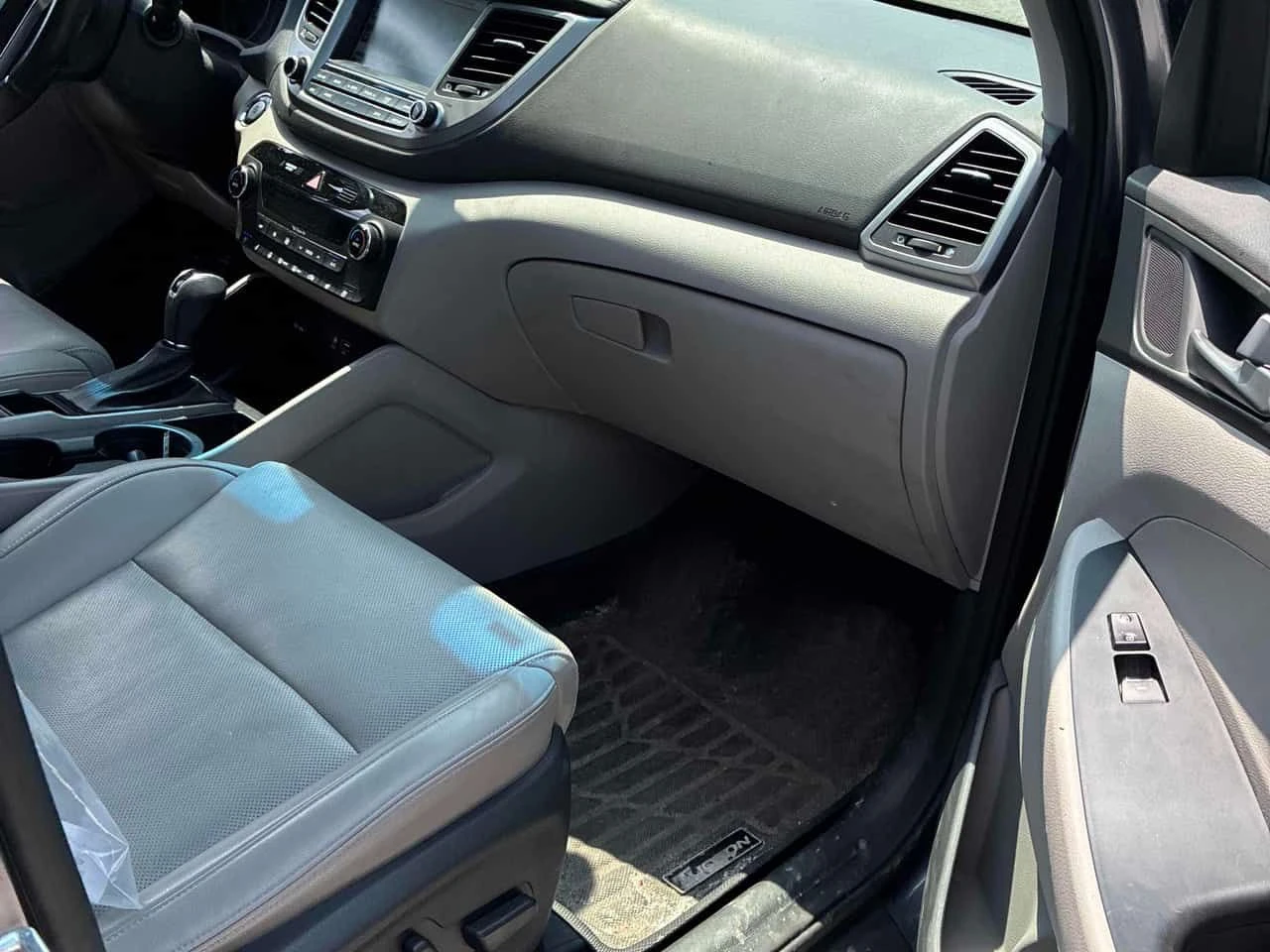 Hyundai Tucson * Ultimate * CARFAX * ОПЦИЯ ЗА АВТОКРЕДИТ * , снимка 14 - Автомобили и джипове - 55550859