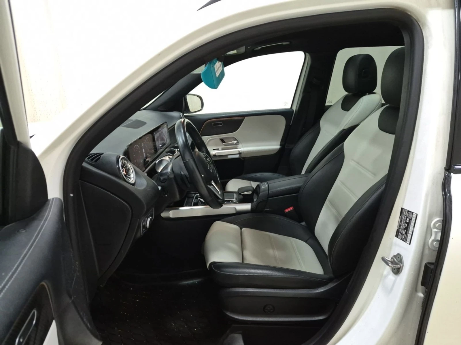 Mercedes-Benz GLB AMG Line* MULTIBEAM LED* Driving Assistance, снимка 8 - Автомобили и джипове - 56298906
