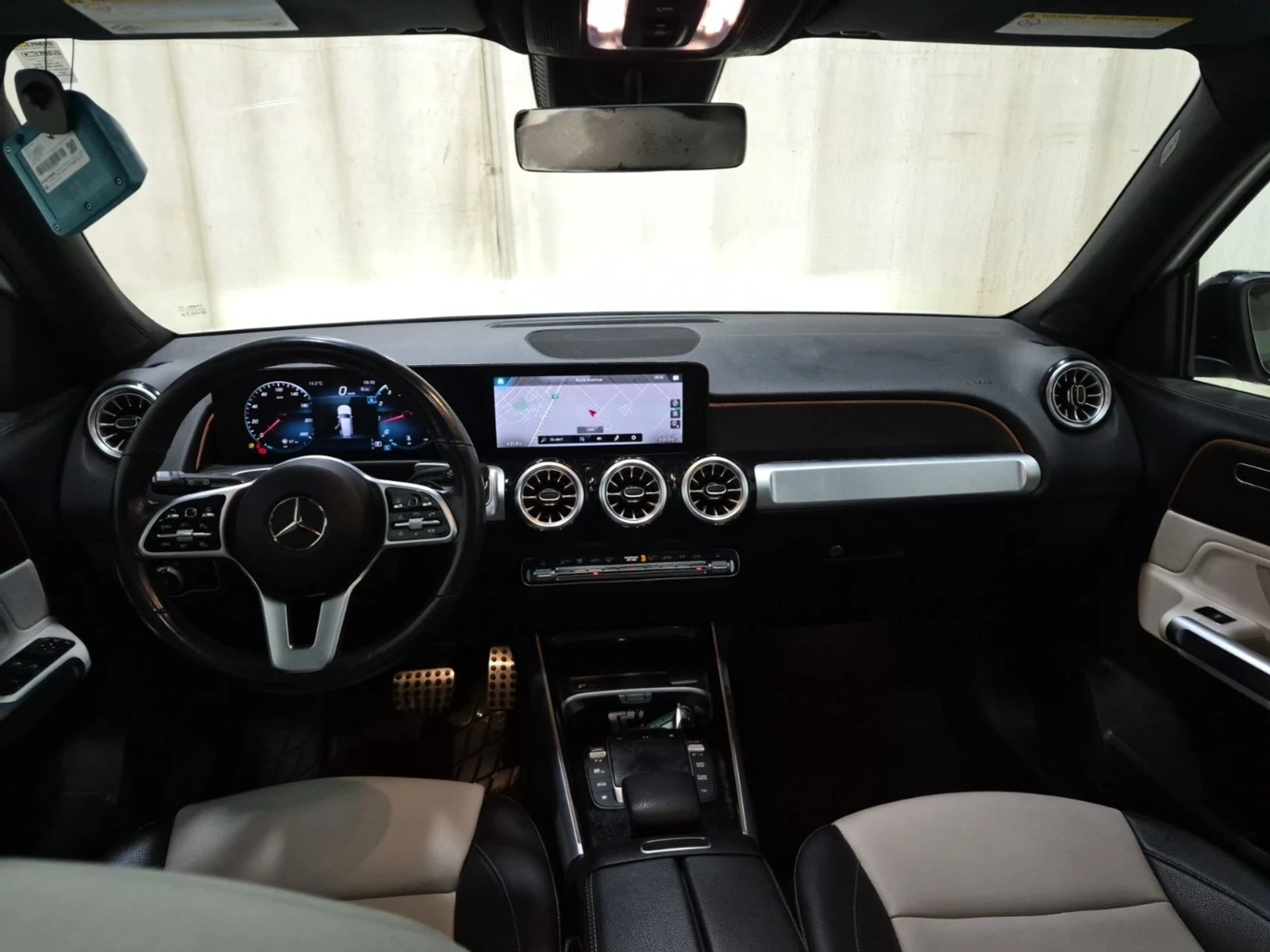 Mercedes-Benz GLB AMG Line* MULTIBEAM LED* Driving Assistance, снимка 7 - Автомобили и джипове - 56298906