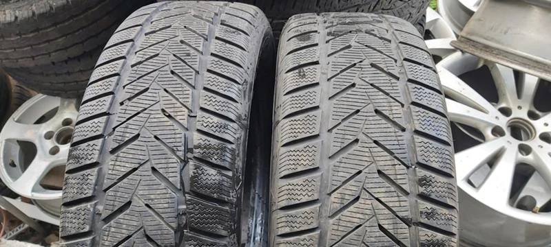 Гуми Зимни 215/60R16, снимка 1 - Гуми и джанти - 35607129