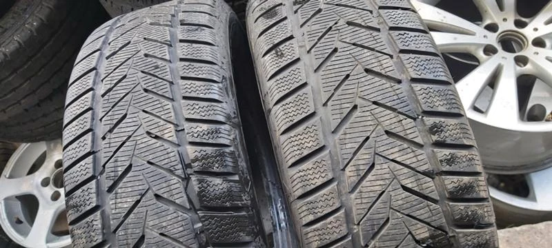 Гуми Зимни 215/60R16, снимка 2 - Гуми и джанти - 35607129