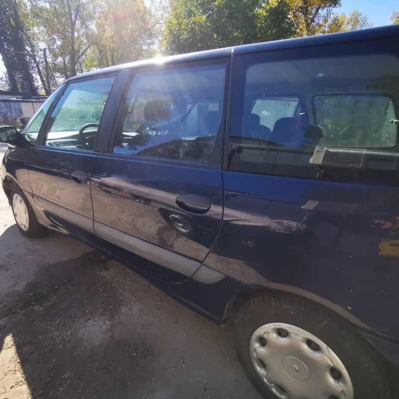 Renault Grand espace Ван 2.0 бензин , снимка 3 - Автомобили и джипове - 47590355