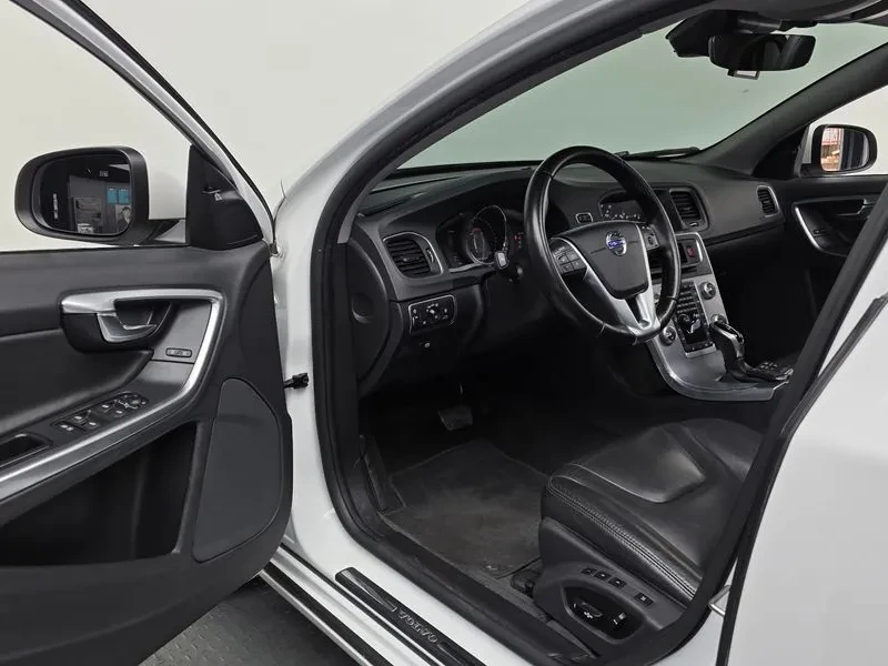 Volvo S60, снимка 10 - Автомобили и джипове - 54326574