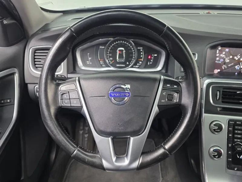 Volvo S60, снимка 13 - Автомобили и джипове - 54326574