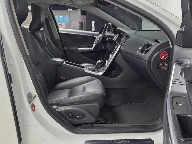 Volvo S60, снимка 12 - Автомобили и джипове - 54326574