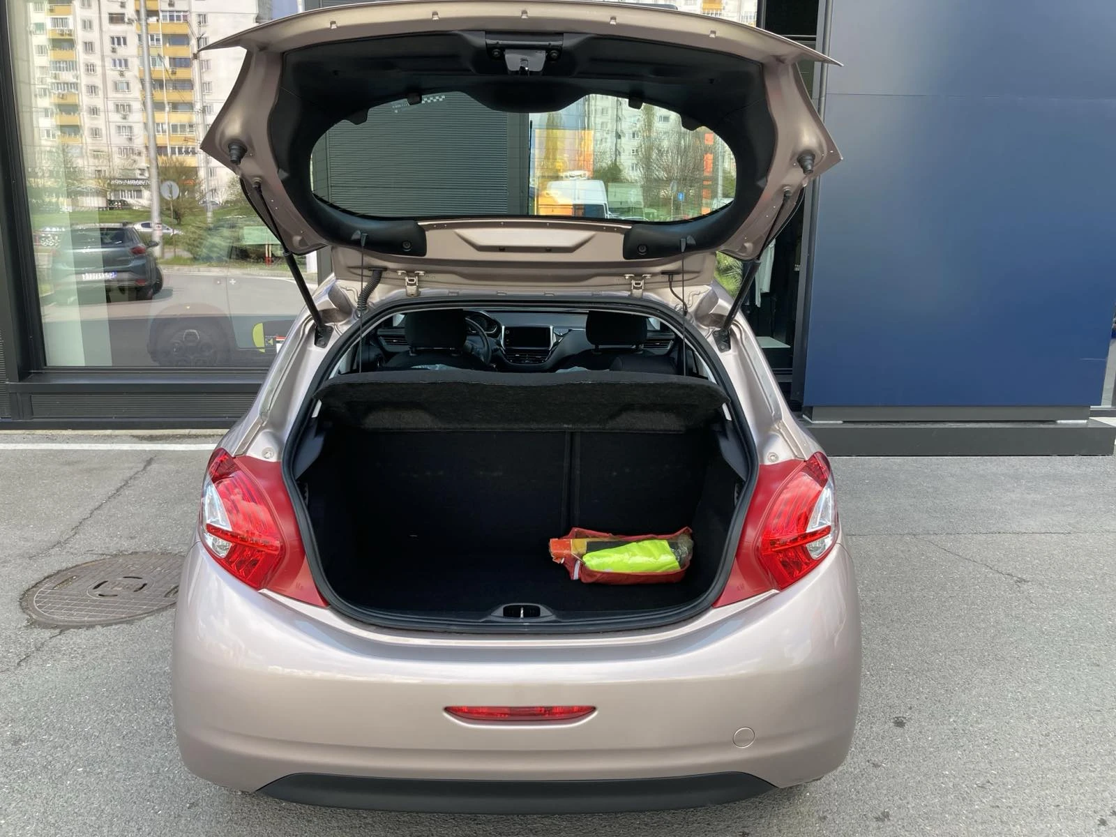 Peugeot 208 5P ACTIVE 1.2VTi/82 BVM5 - изображение 10