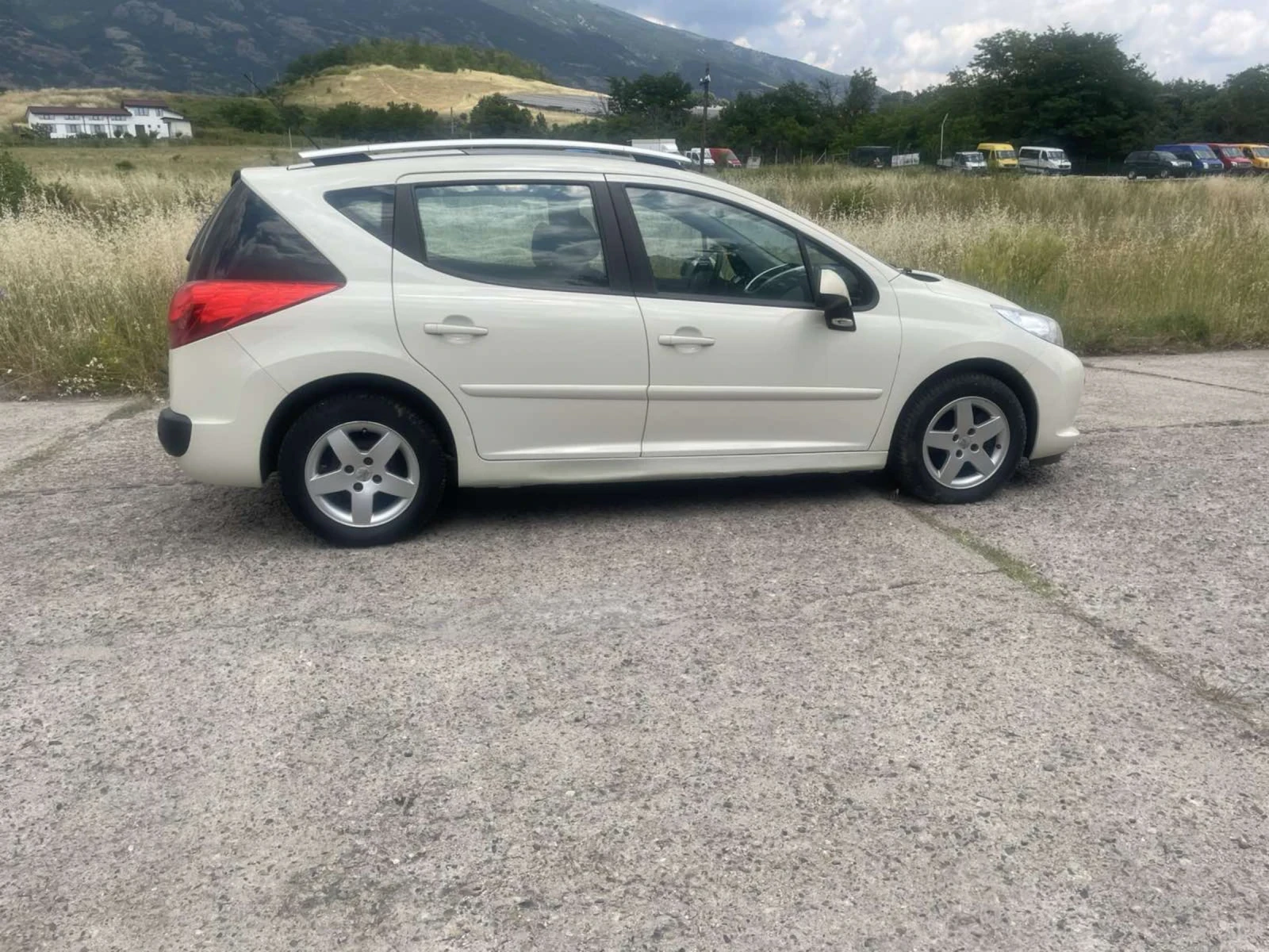 Peugeot 207 1.4i 75ks klima - изображение 7