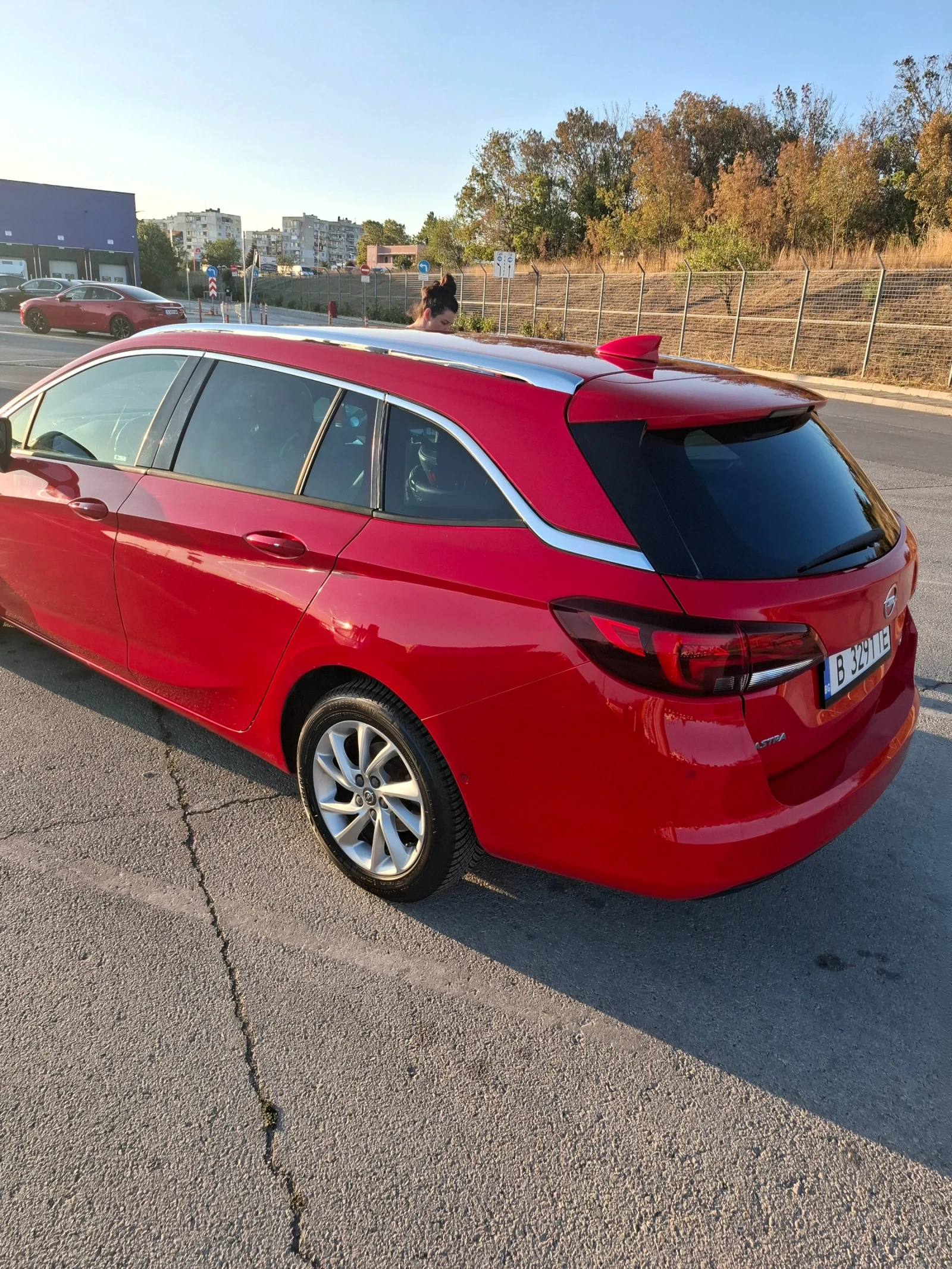Opel Astra 1.4 Navi/Keyless/Carplay/Android/Cam - изображение 4