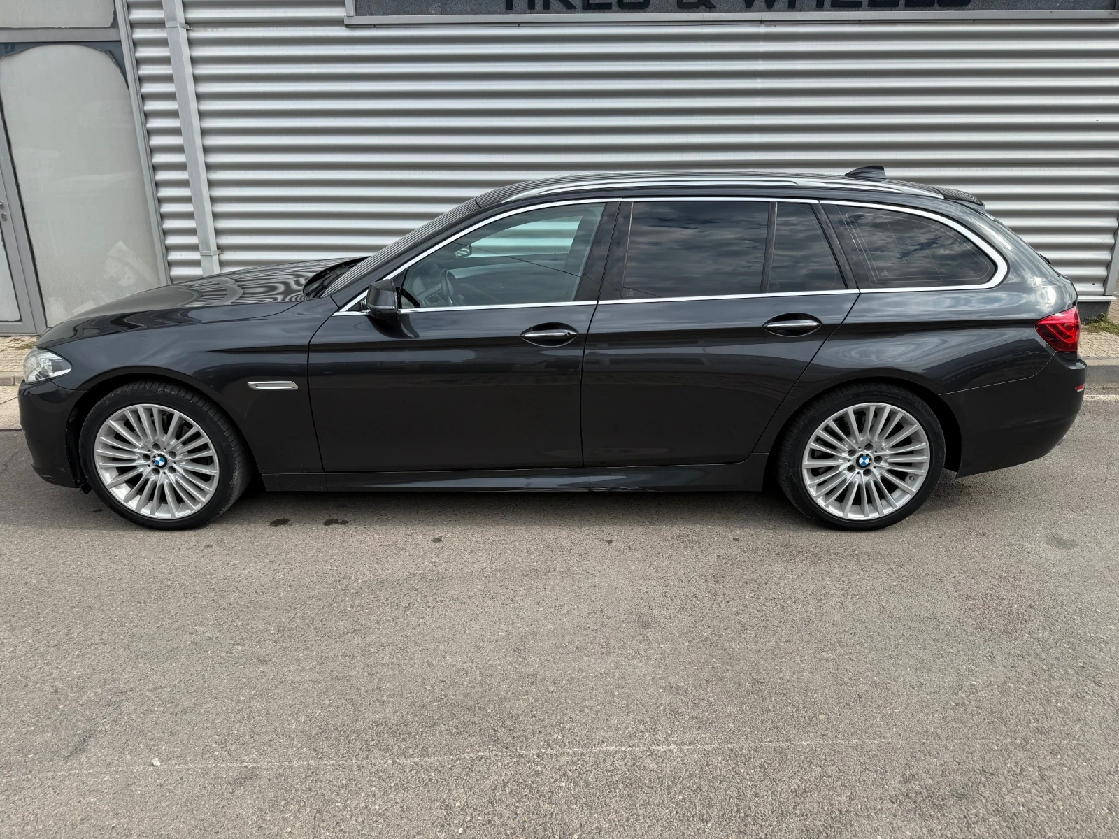 BMW 530 530xDrive+ Head Up+ Key Less GO+ Подгрев+ Камера+  - изображение 2