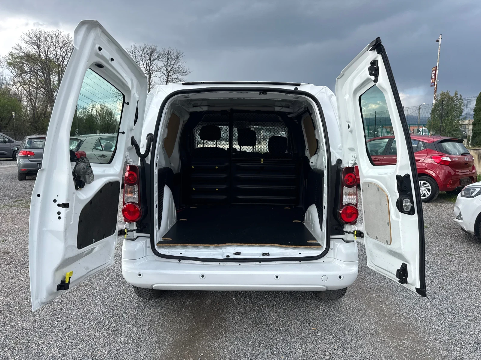 Citroen Berlingo 1.6HDI AUTOMATIC!! 3 seats! NAVI!Camera!! Euro 6!! | Mobile.bg   16