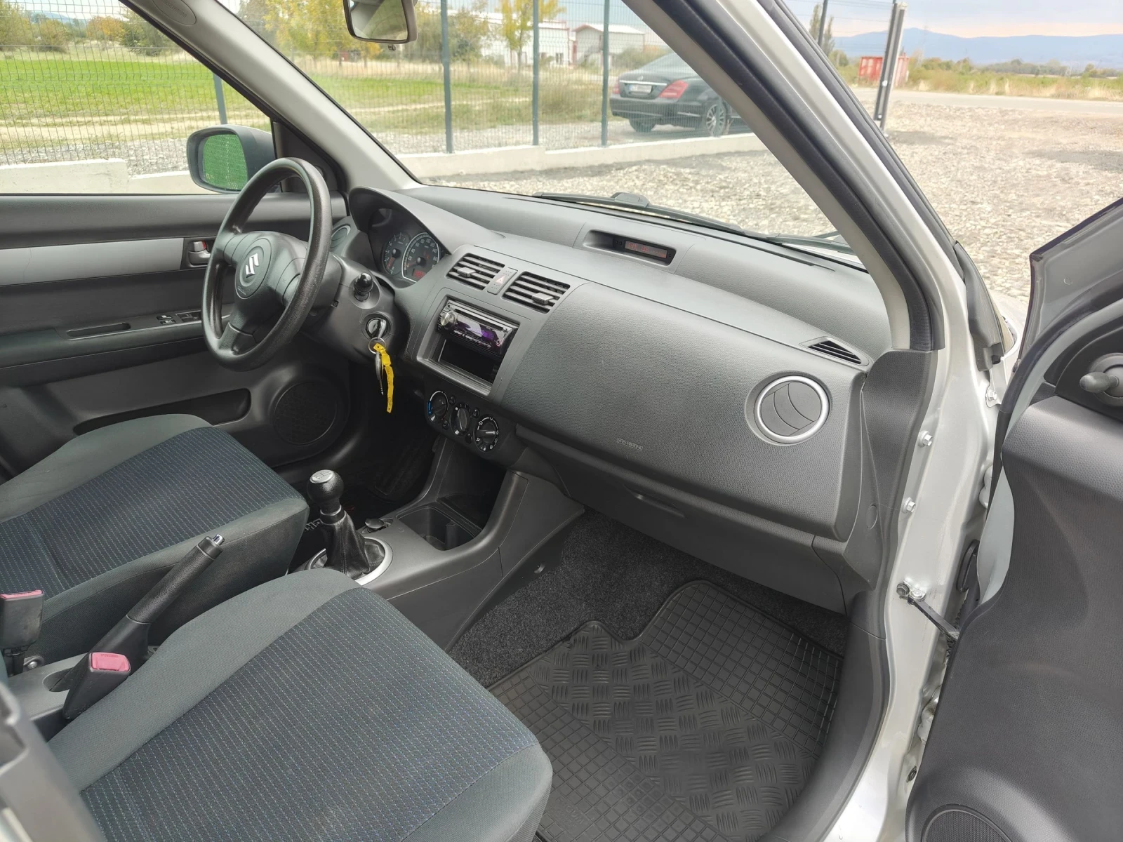 Suzuki Swift 1.3 i 92 ks | Mobile.bg   13