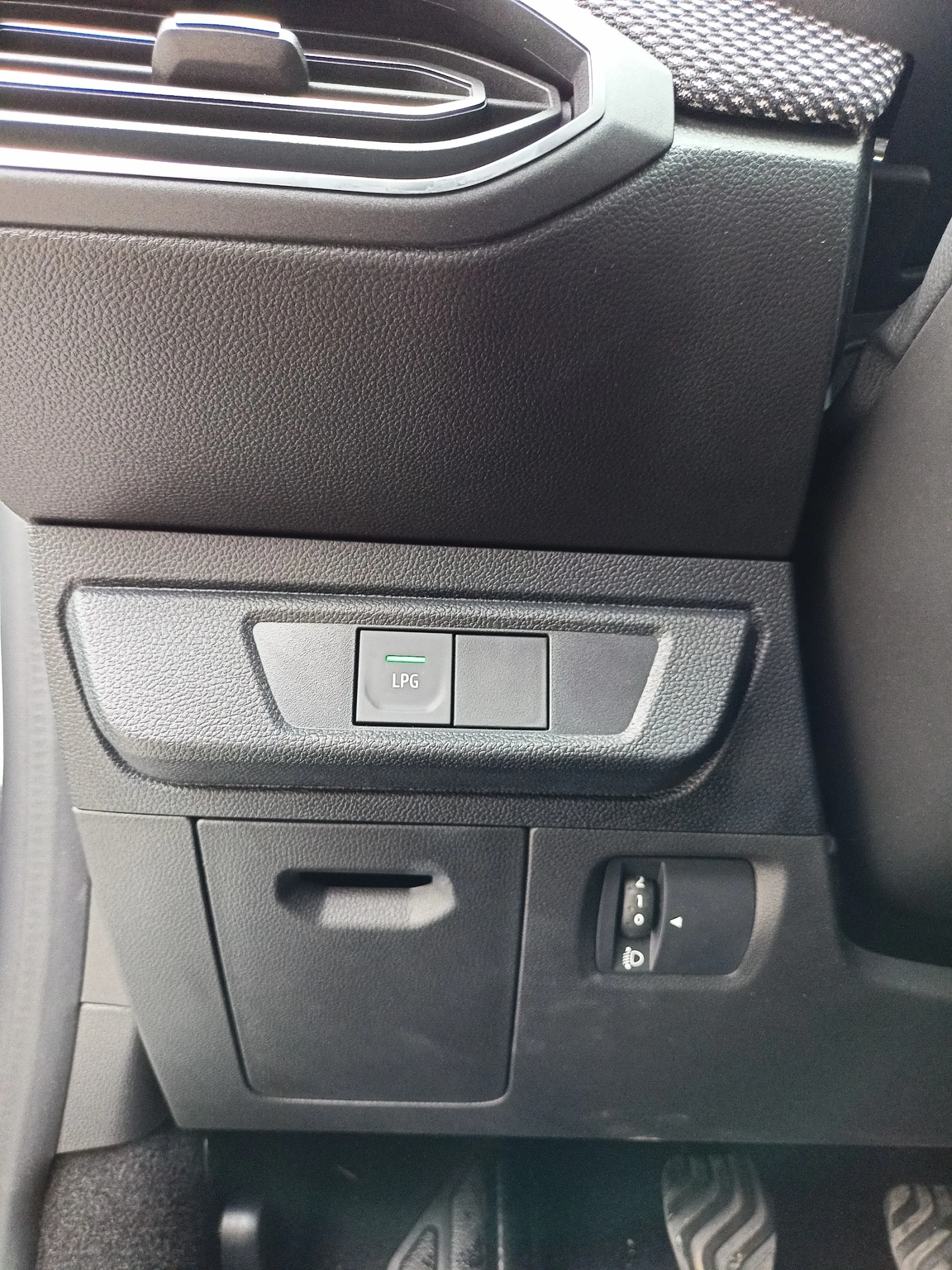 Dacia Sandero 1.0 Ce   | Mobile.bg   11