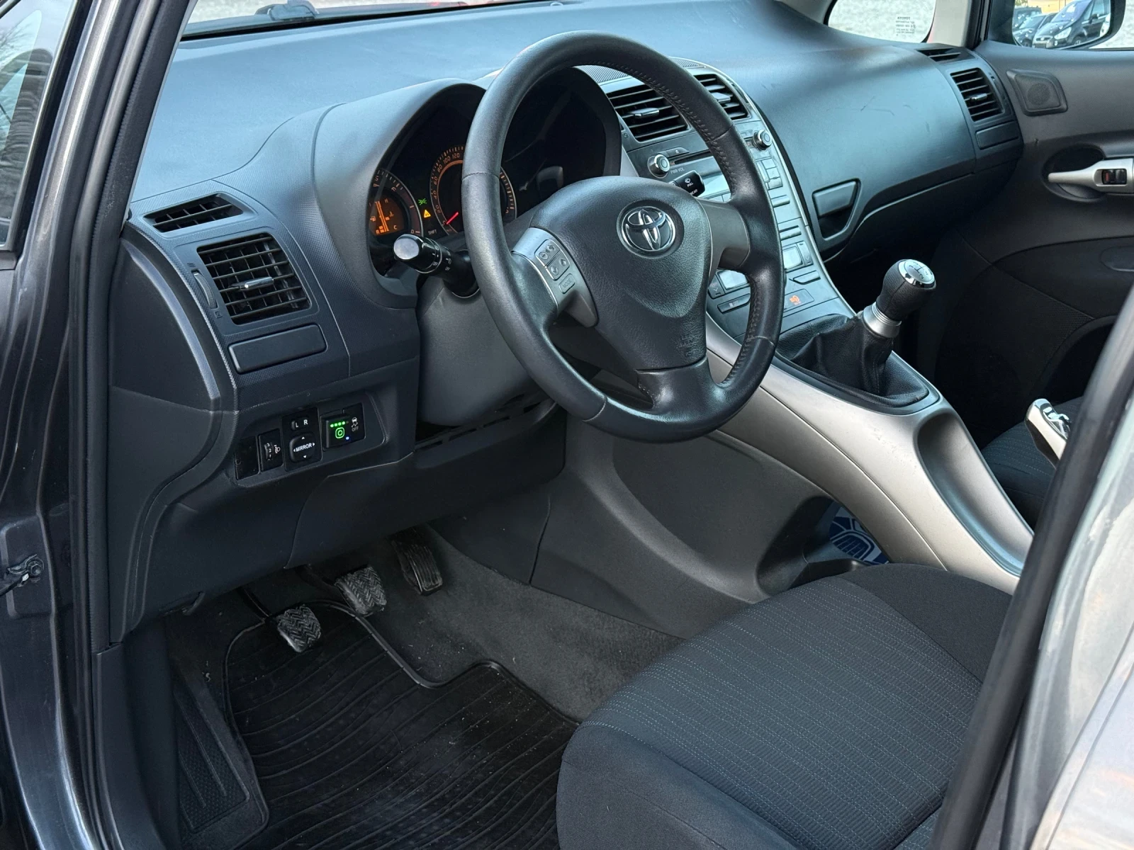 Toyota Auris 1.6VVT-i 124к.с * ГАЗ* * Климатроник*  - изображение 9