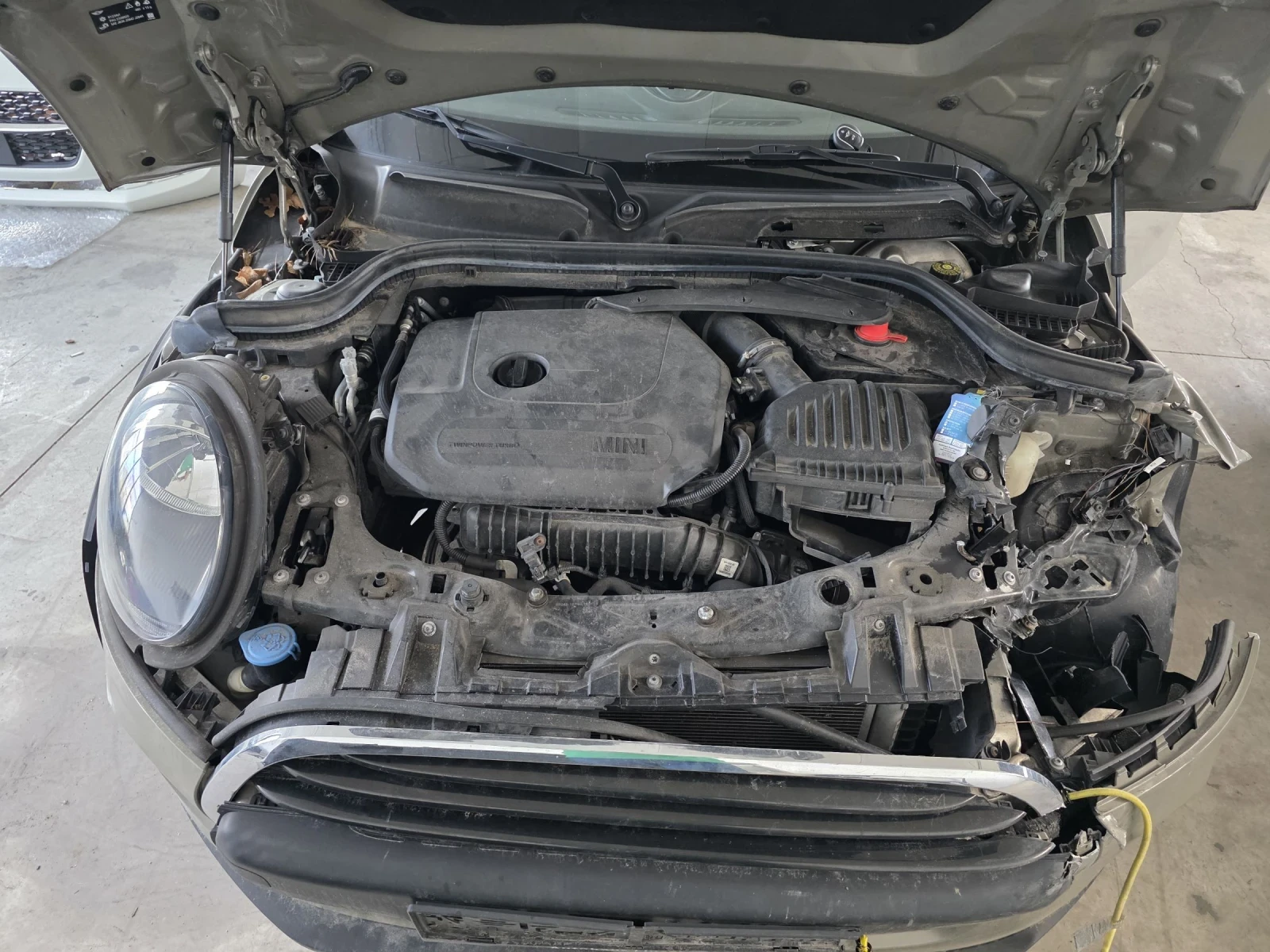 Mini One 1.5i 102кс., снимка 10 - Автомобили и джипове - 54136233