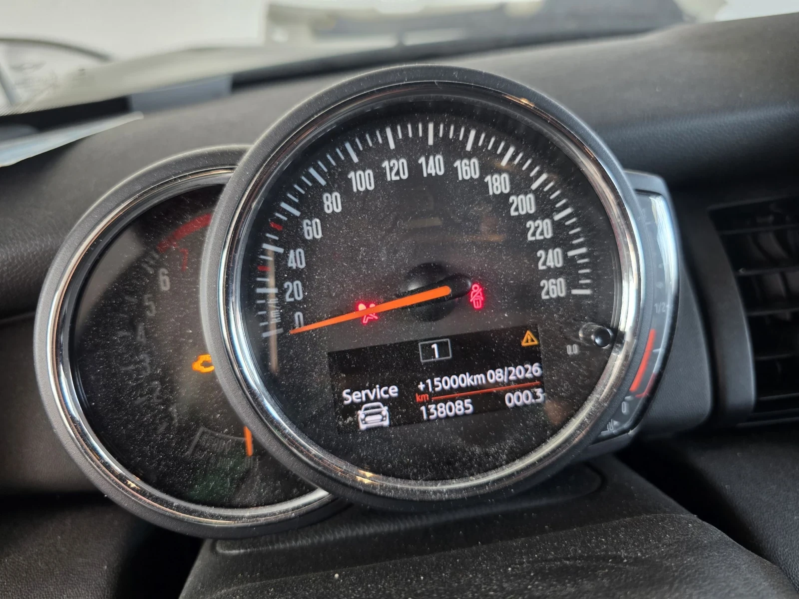 Mini One 1.5i 102кс., снимка 11 - Автомобили и джипове - 54136233