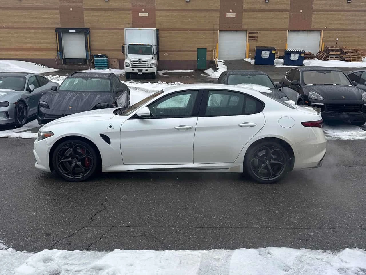Alfa Romeo Giulia * Quadrifoglio * NAVI * ПОДГРЕВИ * ПАМЕТ, снимка 2 - Автомобили и джипове - 54585874