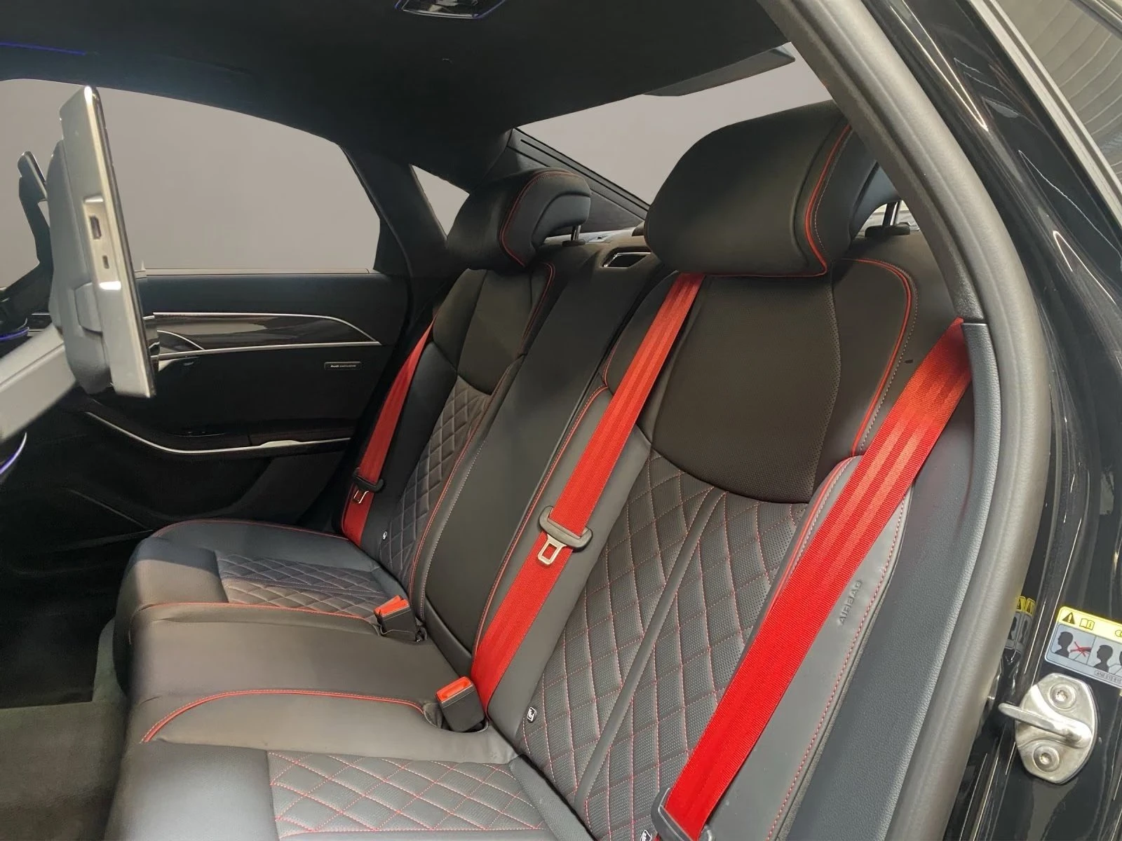 Audi S8 BLACK OPTIC / MATRIX / EXCLUSIVE / CARBON/ TV/ HUD, снимка 16 - Автомобили и джипове - 55999180