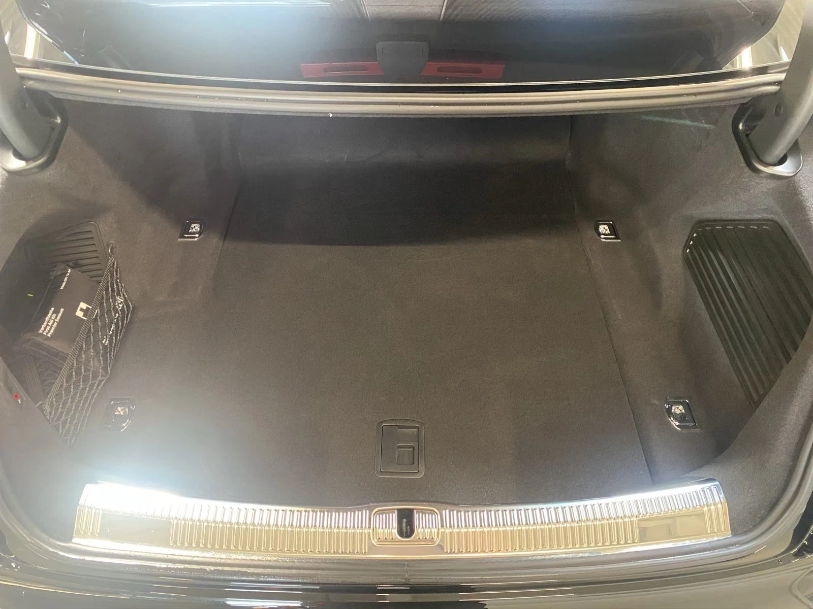 Audi S8 BLACK OPTIC / MATRIX / EXCLUSIVE / CARBON/ TV/ HUD, снимка 17 - Автомобили и джипове - 55999180