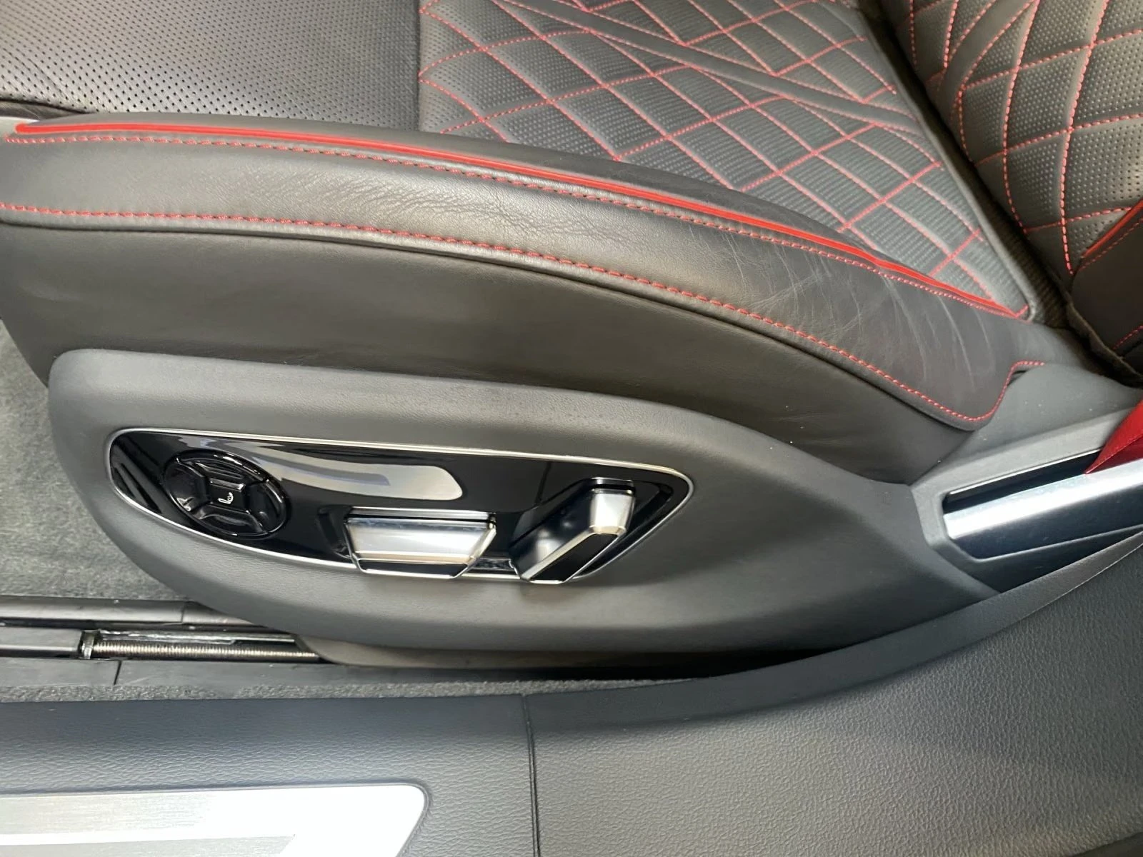 Audi S8 BLACK OPTIC / MATRIX / EXCLUSIVE / CARBON/ TV/ HUD, снимка 9 - Автомобили и джипове - 55999180