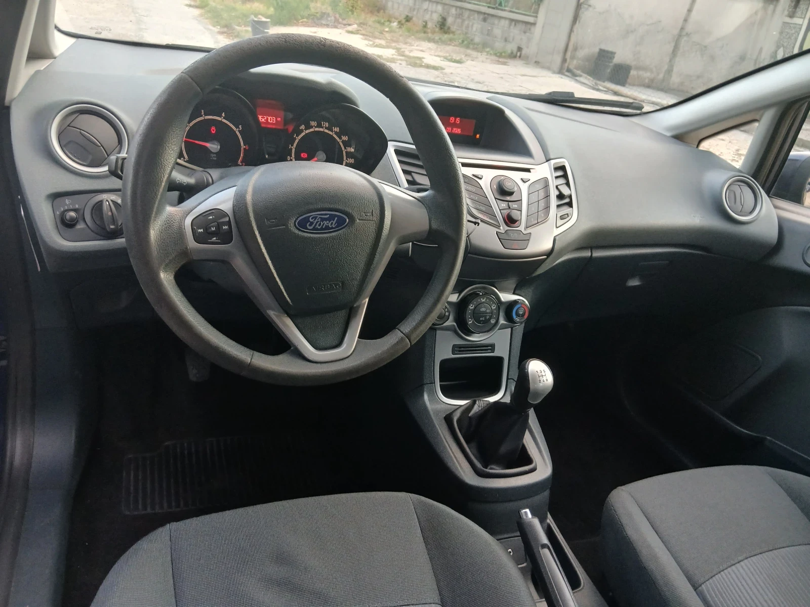 Ford Fiesta, снимка 5 - Автомобили и джипове - 56111831