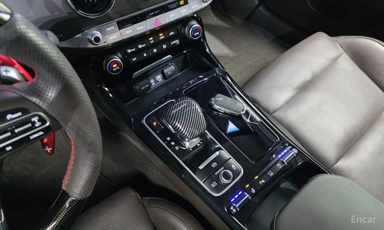 Kia Stinger 3.3 Turbo AWD | АВТОФИНАНСИРАНЕ, снимка 9 - Автомобили и джипове - 56122362