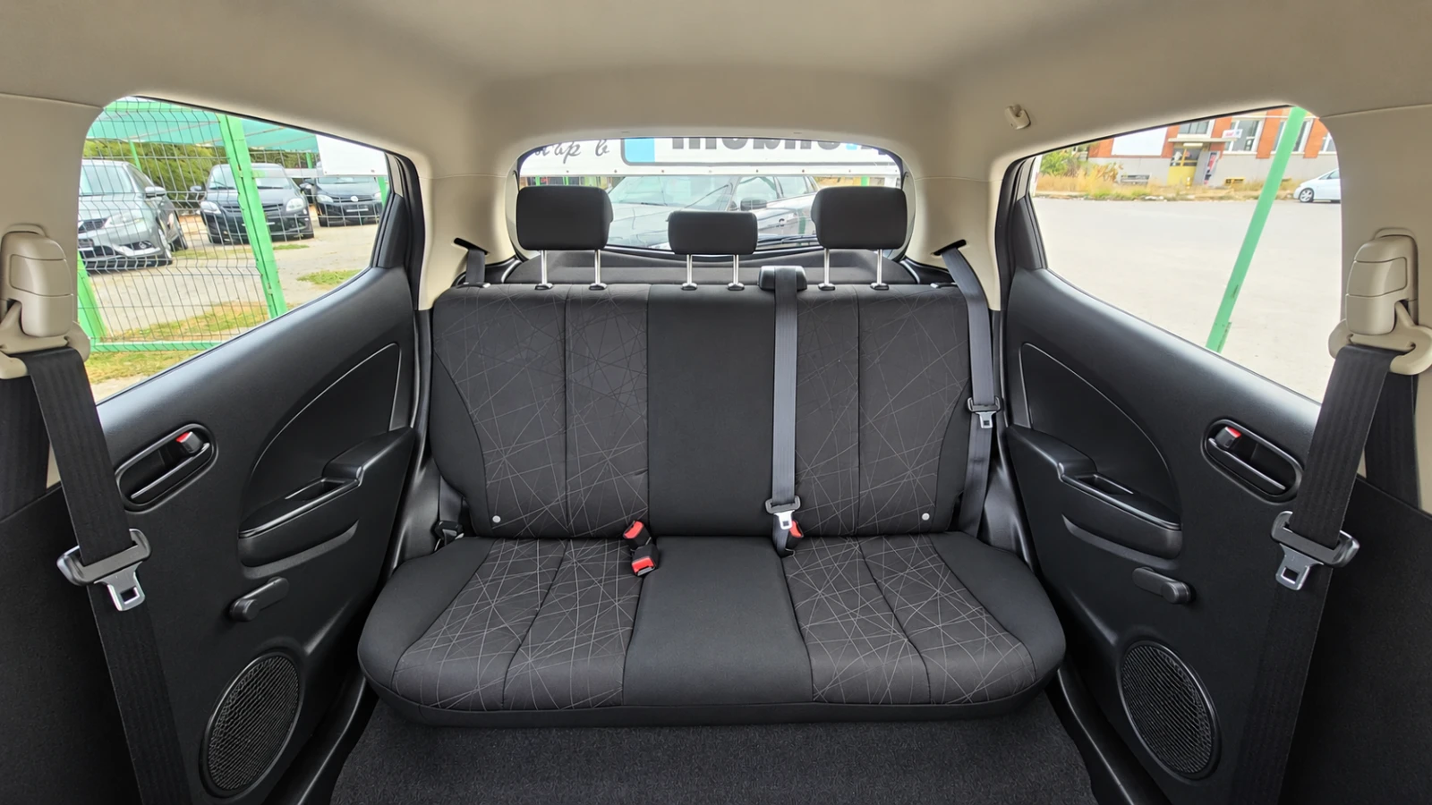 Mazda 2 1.3i/FACELIFT/135х. км/1-ви СОБСТВЕНИК, снимка 10 - Автомобили и джипове - 56172017