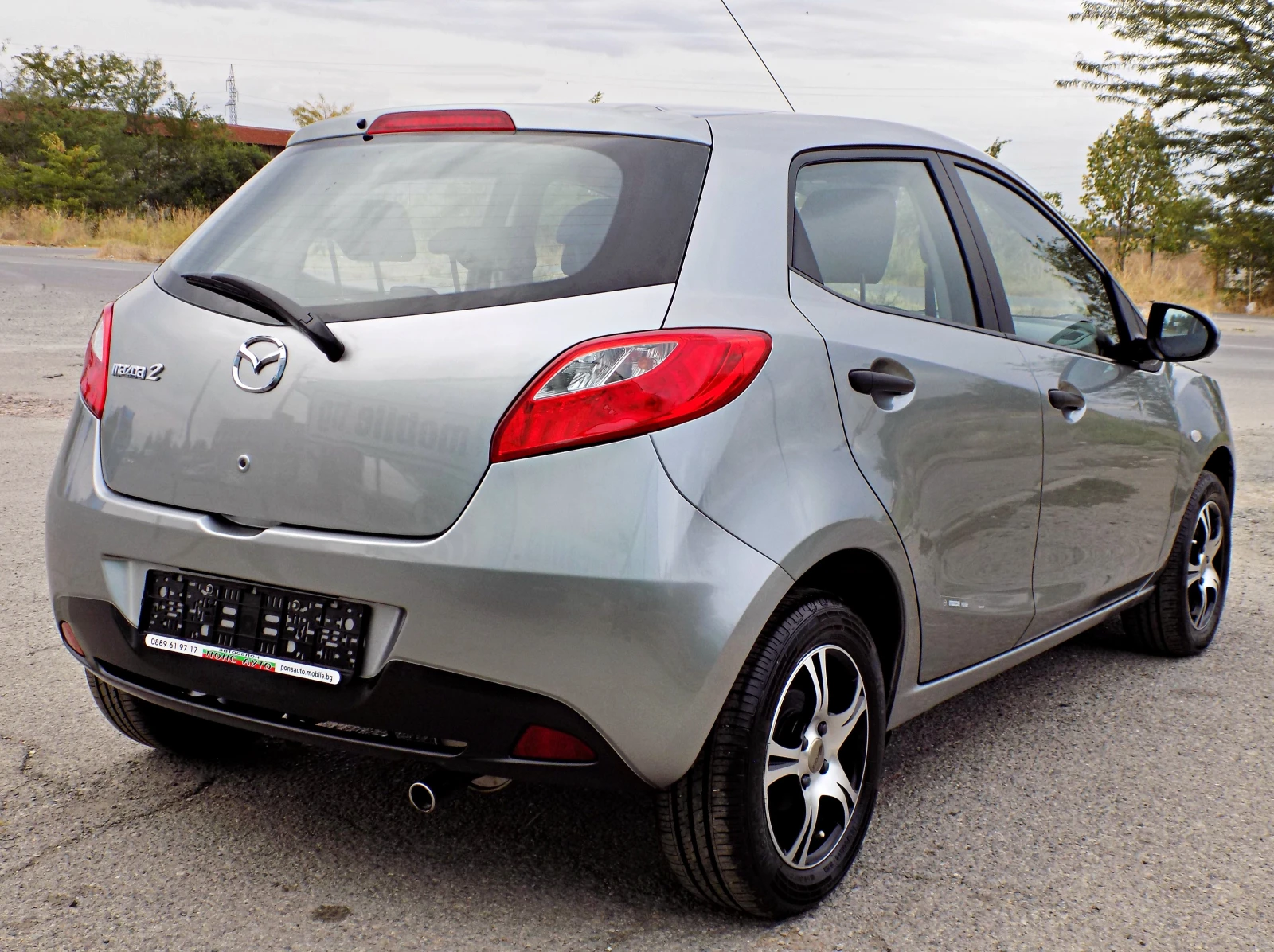 Mazda 2 1.3i/FACELIFT/135х. км/1-ви СОБСТВЕНИК, снимка 4 - Автомобили и джипове - 56172017