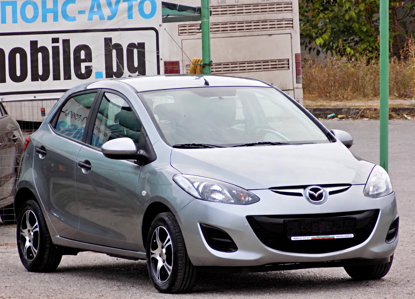 Mazda 2 1.3i/FACELIFT/135х. км/1-ви СОБСТВЕНИК, снимка 3 - Автомобили и джипове - 56172017