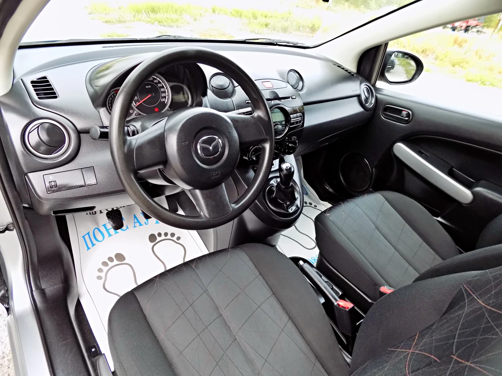 Mazda 2 1.3i/FACELIFT/135х. км/1-ви СОБСТВЕНИК, снимка 7 - Автомобили и джипове - 56172017