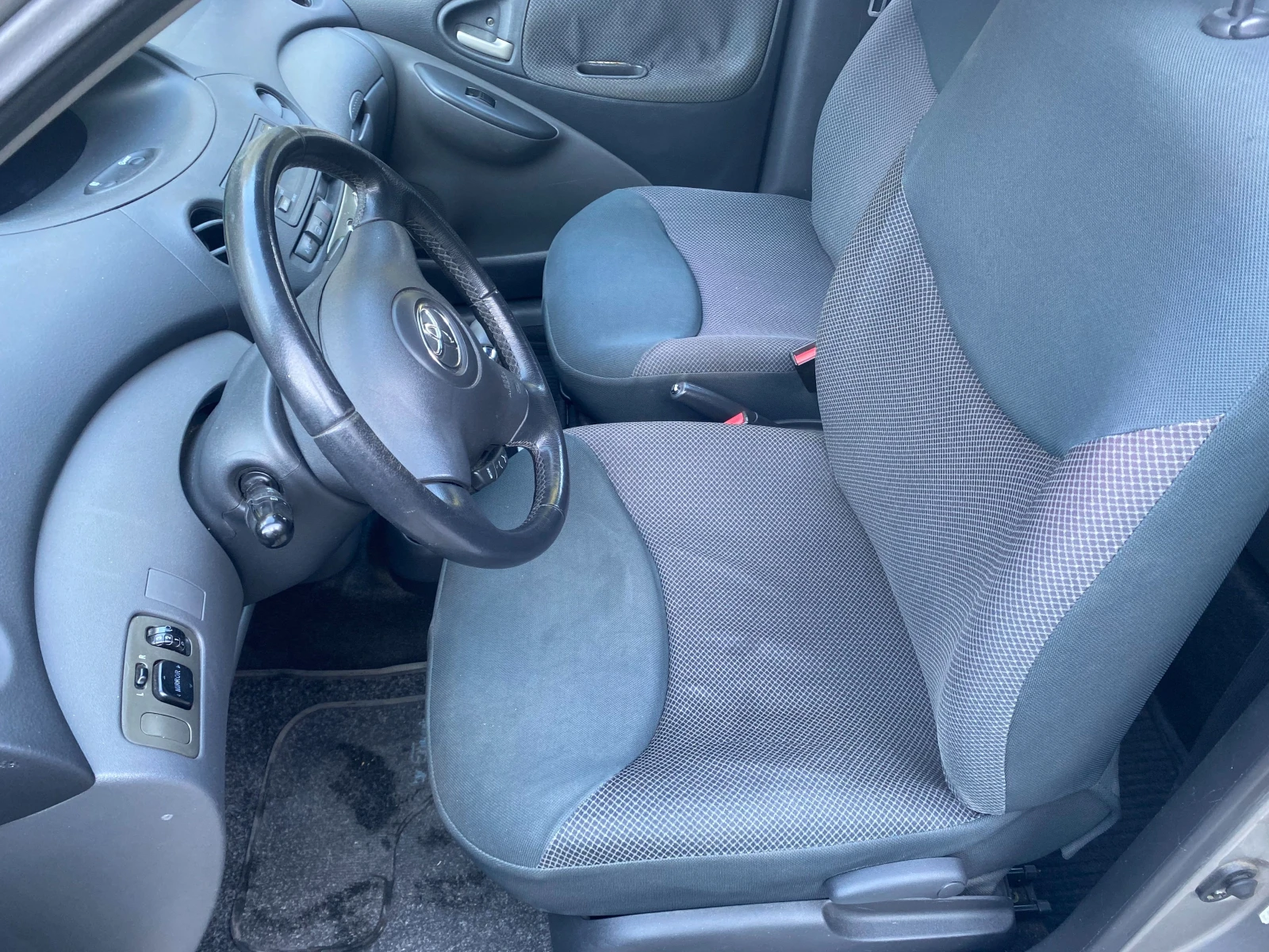 Toyota Yaris, снимка 5 - Автомобили и джипове - 56543195