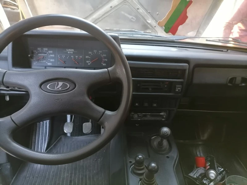 Lada Niva 1.7i, снимка 11 - Автомобили и джипове - 48213286