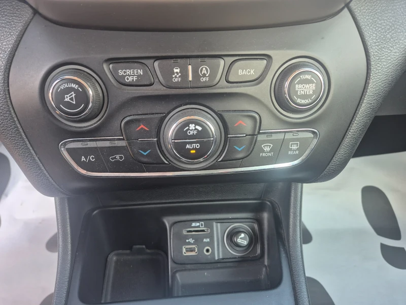 Jeep Cherokee 2.0 Mjet  2WD, снимка 6 - Автомобили и джипове - 53338623