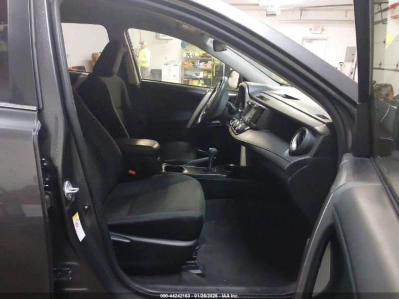 Toyota Rav4 2.5l Le, снимка 5 - Автомобили и джипове - 53467265