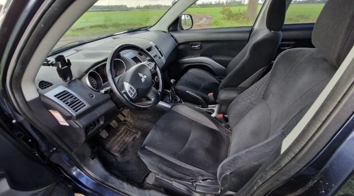 Mitsubishi Outlander 2.4 бензин 4х4 ръчка, снимка 5 - Автомобили и джипове - 56130799