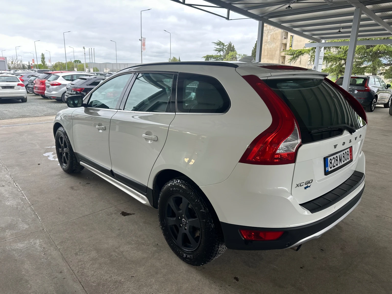 Volvo XC60 2.4D* 175ps* 4x4* 6ск* НАВИ* ПАНО, снимка 7 - Автомобили и джипове - 54342151