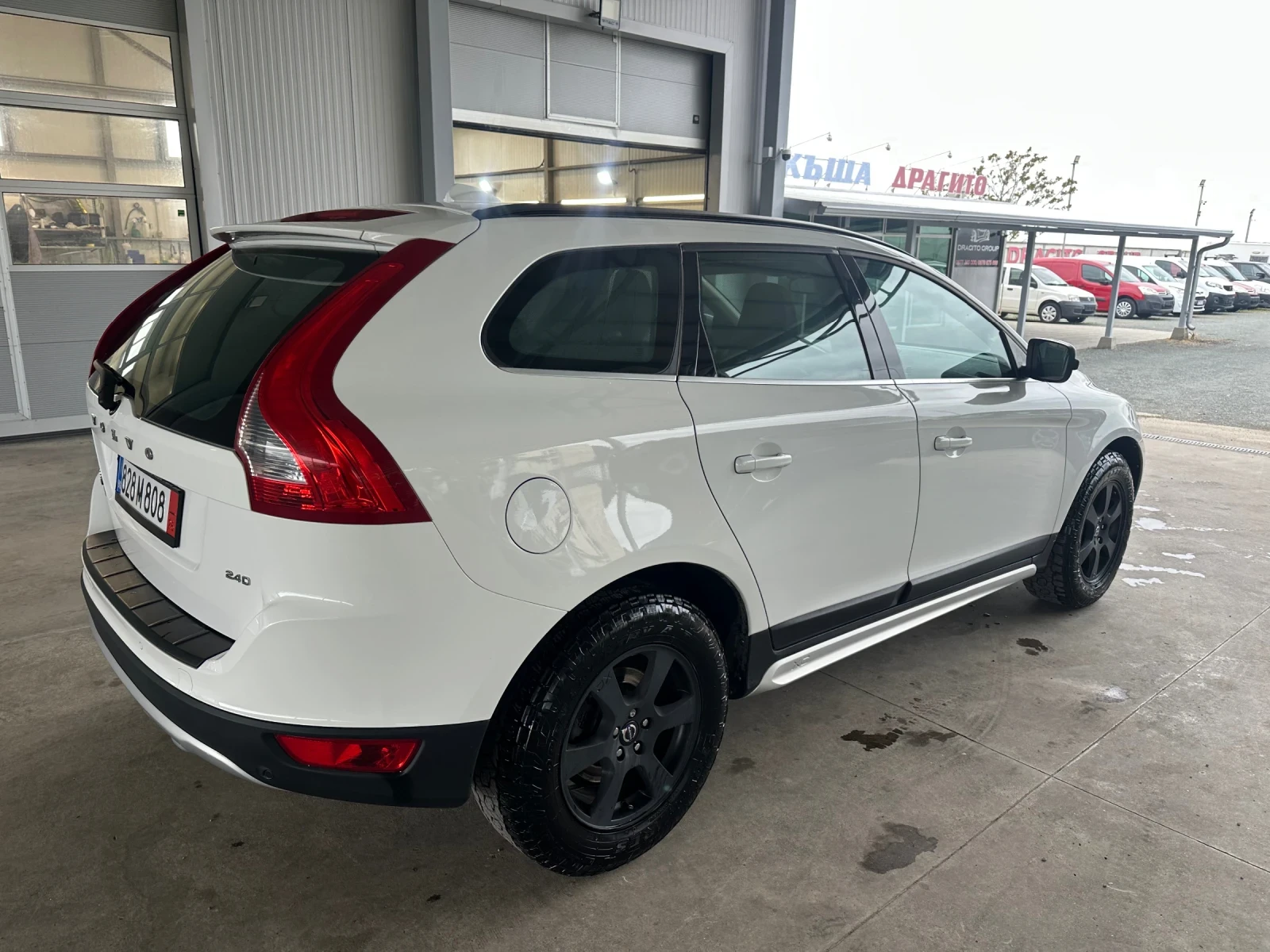 Volvo XC60 2.4D* 175ps* 4x4* 6ск* НАВИ* ПАНО, снимка 5 - Автомобили и джипове - 54342151