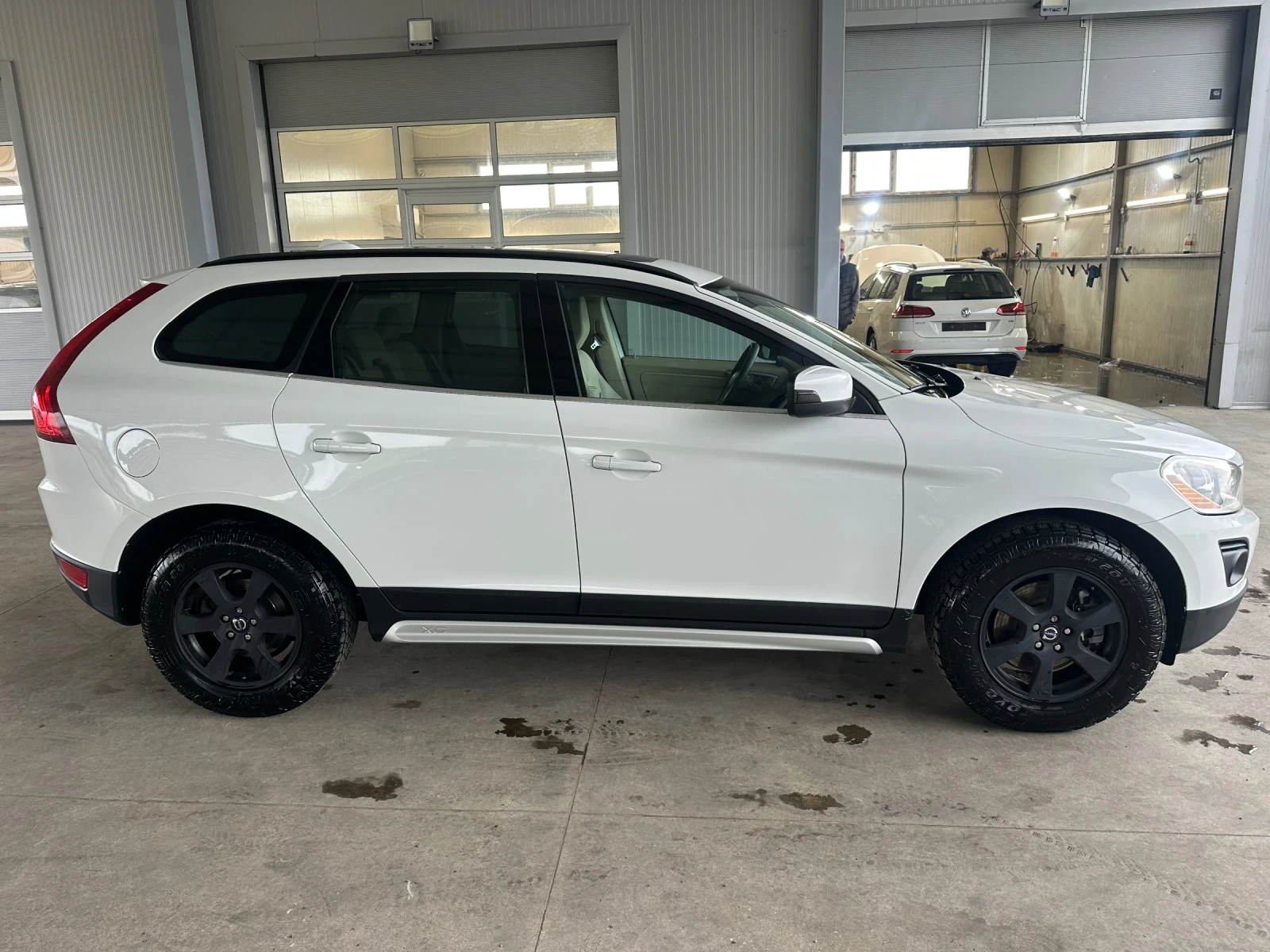 Volvo XC60 2.4D* 175ps* 4x4* 6ск* НАВИ* ПАНО, снимка 4 - Автомобили и джипове - 54342151
