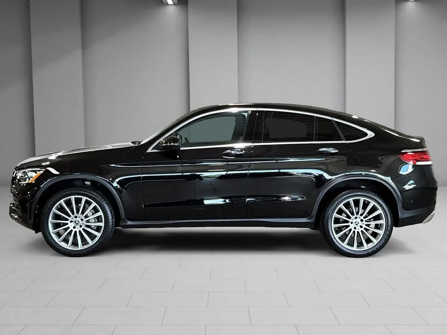 Mercedes-Benz GLC 300 COUPE AMG PREMIUM PKG ЦЕНА ДО БЪЛГАРИЯ АВТОКРЕДИТ, снимка 3 - Автомобили и джипове - 55772413