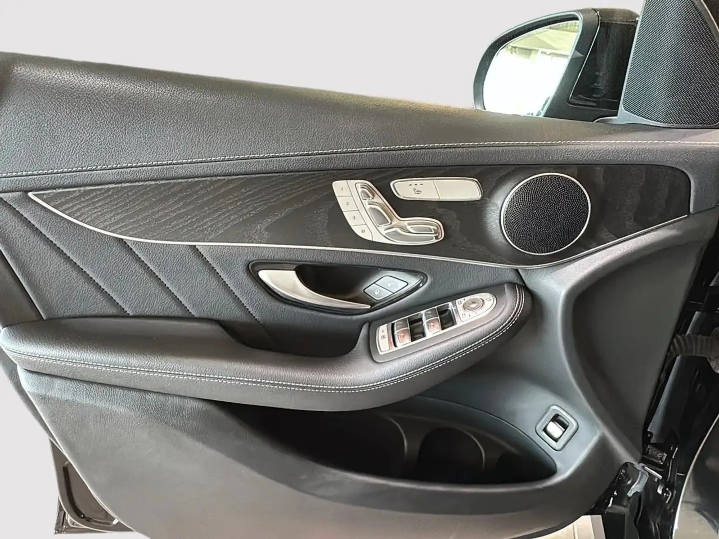 Mercedes-Benz GLC 300 COUPE AMG PREMIUM PKG ЦЕНА ДО БЪЛГАРИЯ АВТОКРЕДИТ, снимка 8 - Автомобили и джипове - 55772413