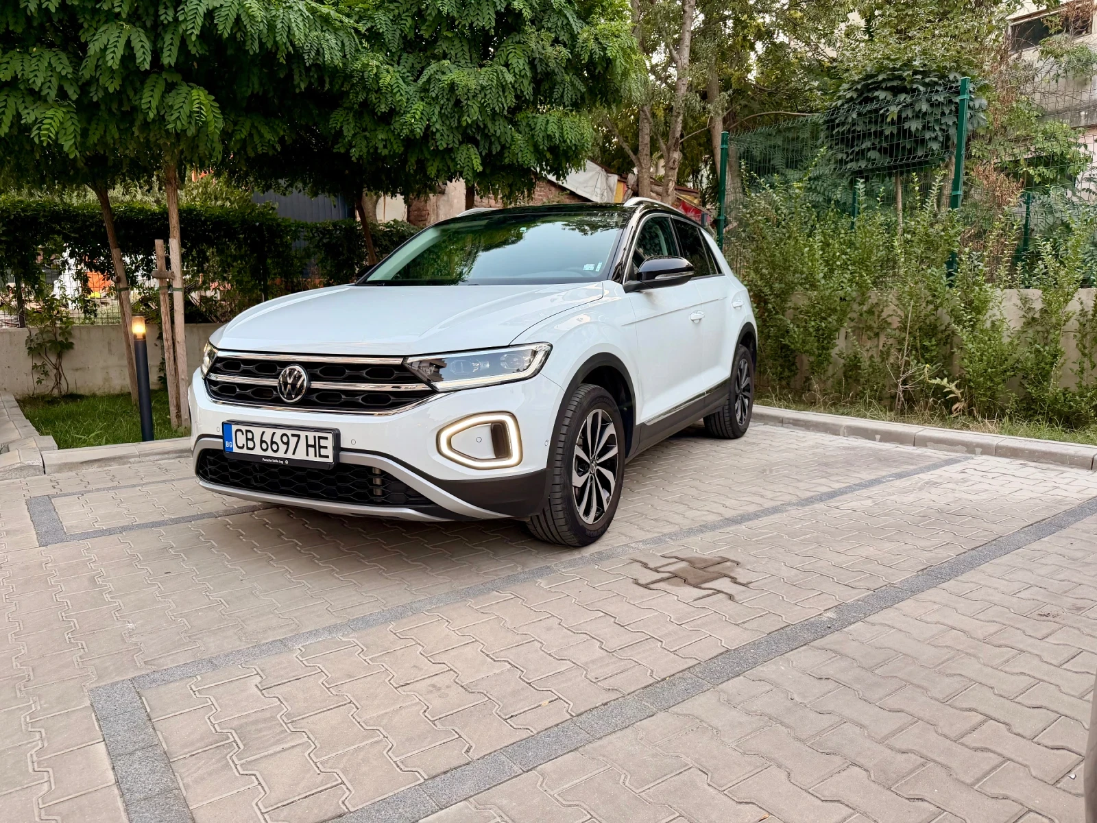 VW T-Roc 1.5 TFSI - Гаранция 2029 / 15 700 км, снимка 2 - Автомобили и джипове - 55776555