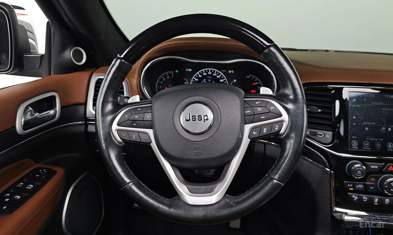 Jeep Grand cherokee 3.6* V6* 8ZF* SUMMIT* ДИСТРОНИК* ОБДУХВАНЕ* LANE* , снимка 9 - Автомобили и джипове - 55830609
