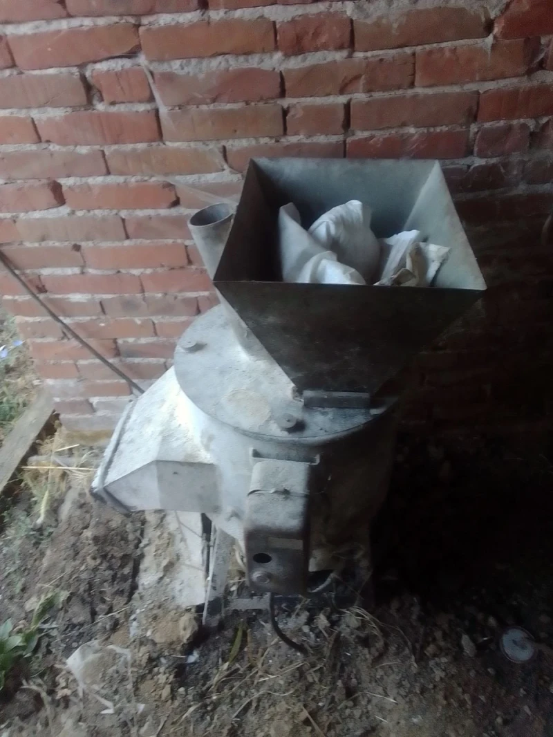 Специализирани машини Други Фуражомелка - трифазна