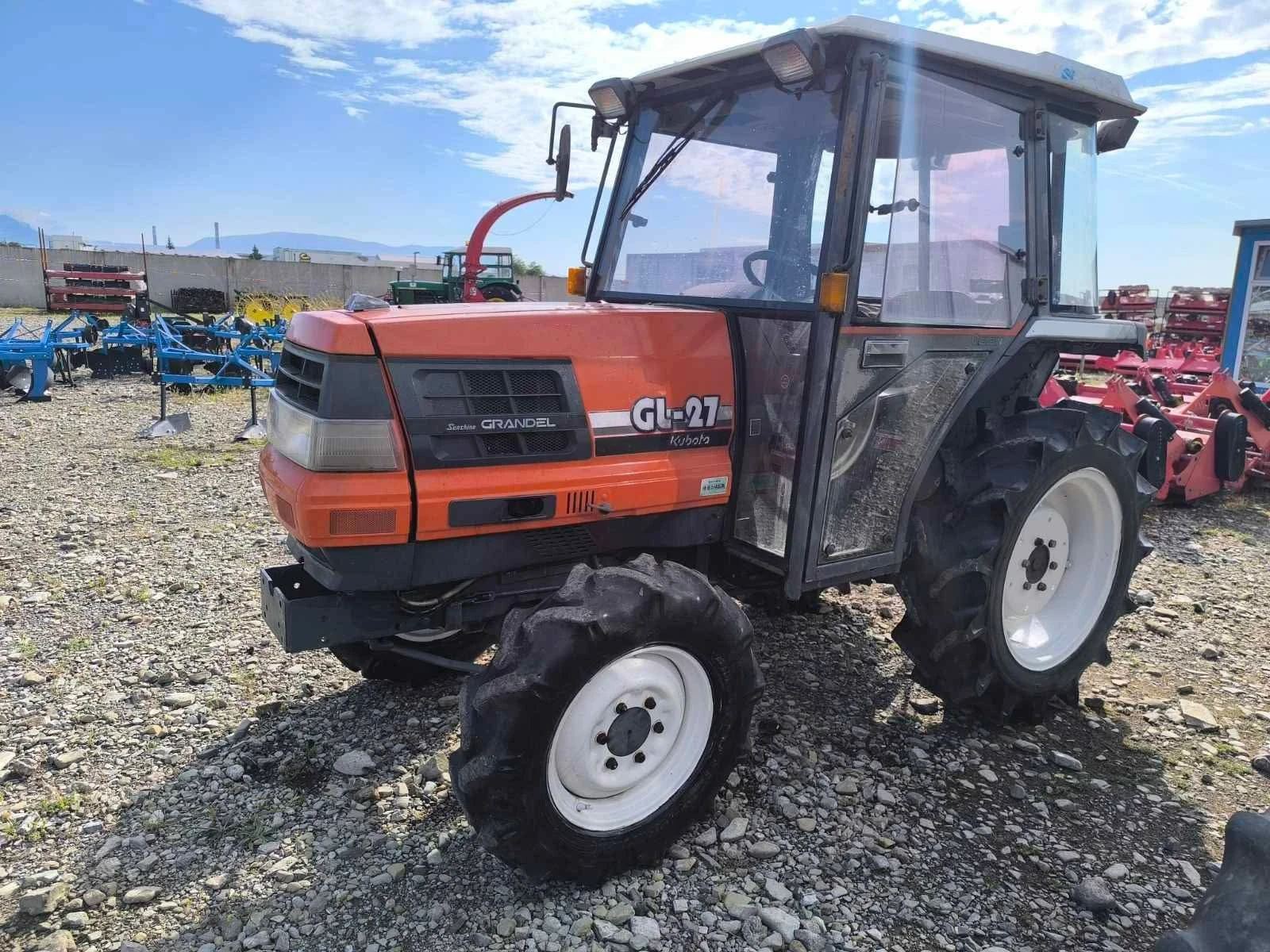 Трактор Kubota, снимка 2 - Селскостопанска техника - 54760877
