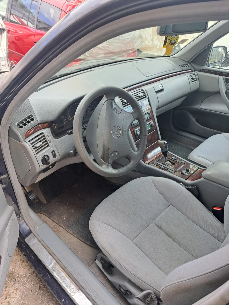 Mercedes-Benz E 220 CDI Автоматик, снимка 2 - Автомобили и джипове - 40348672