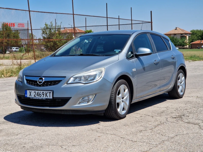 Opel Astra J, снимка 1 - Автомобили и джипове - 47472949