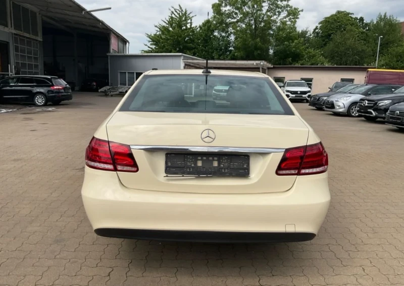 Mercedes-Benz E 200 7G-Tronic, снимка 4 - Автомобили и джипове - 48783985