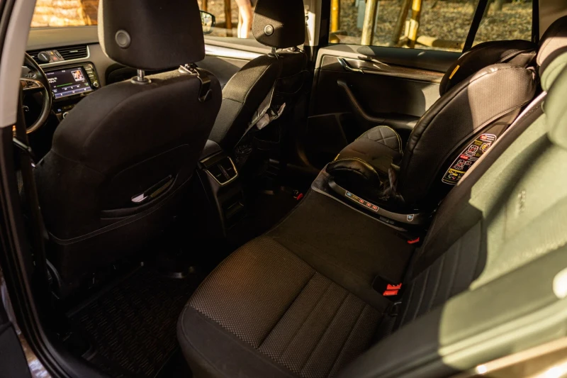 Skoda Octavia 2.0 TDI Scout DSG6 4x4, снимка 11 - Автомобили и джипове - 52354795