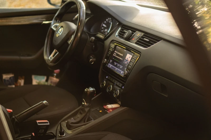Skoda Octavia 2.0 TDI Scout DSG6 4x4, снимка 13 - Автомобили и джипове - 52354795