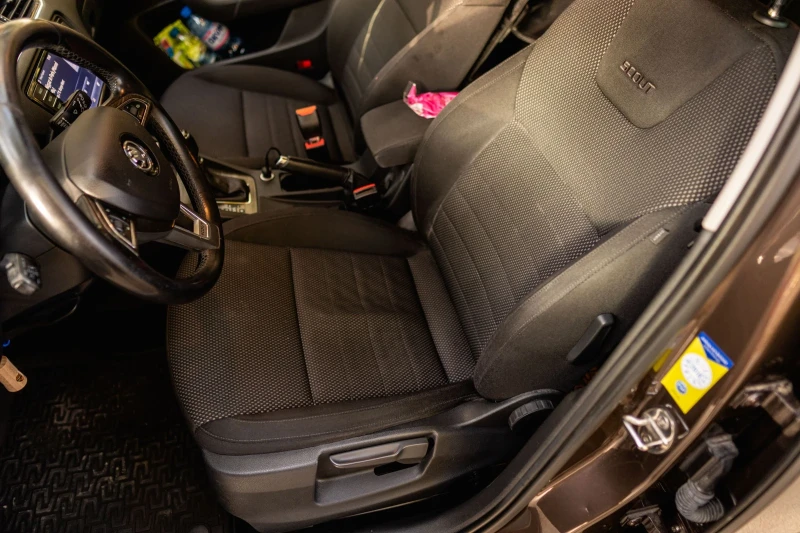 Skoda Octavia 2.0 TDI Scout DSG6 4x4, снимка 10 - Автомобили и джипове - 52354795